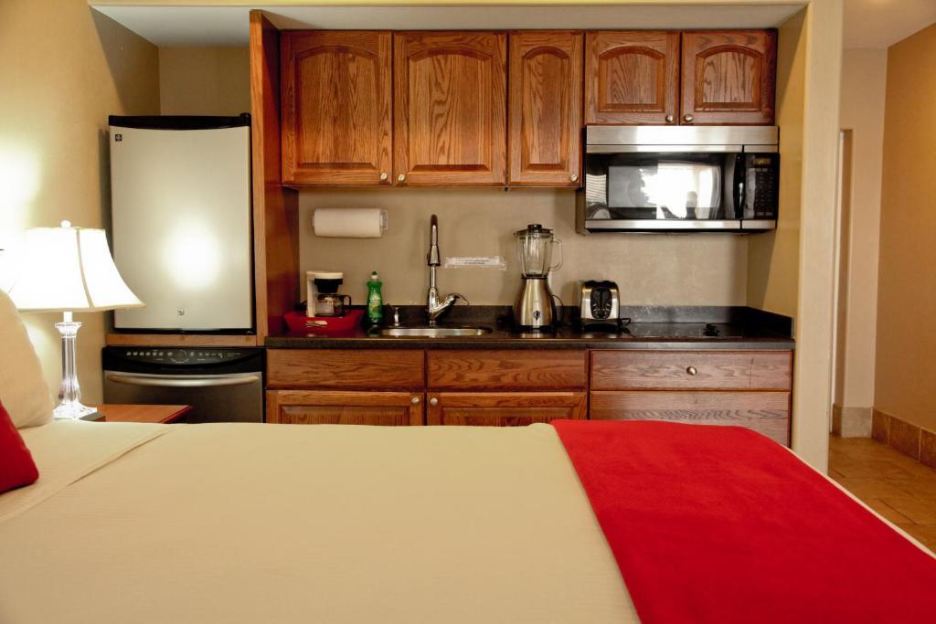 Lake Grassy Inn & Suites Lake Placid Room photo