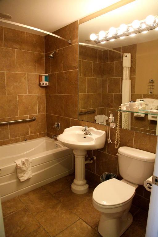Lake Grassy Inn & Suites Lake Placid Room photo